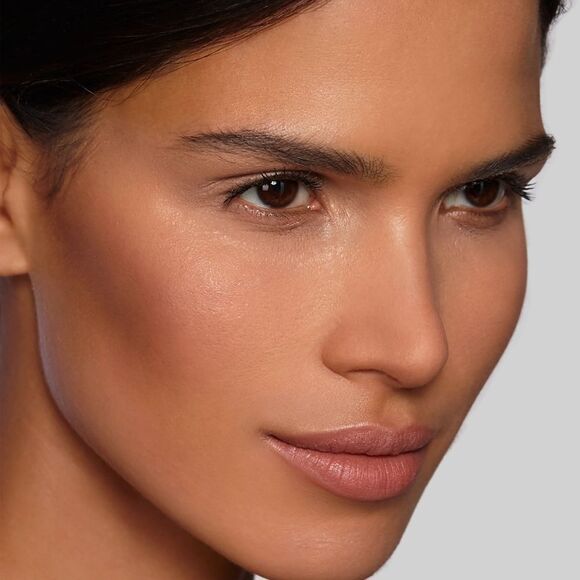 Bobbi Brown Bronzing Powder in Deep 3 - Picture 5 of 12